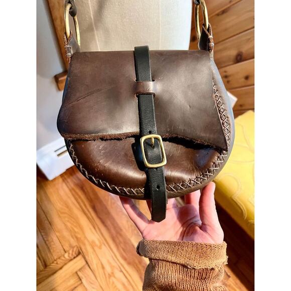 Handsewn Leather Crossbody Bag - Picture 4 of 6